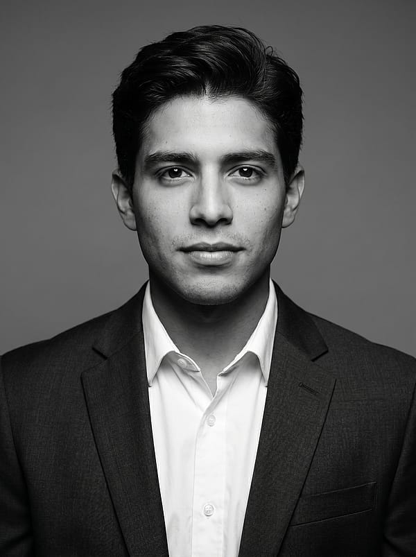 Timeless black and white portrait with clean background and elegant studio lighting for executive and editorial use.